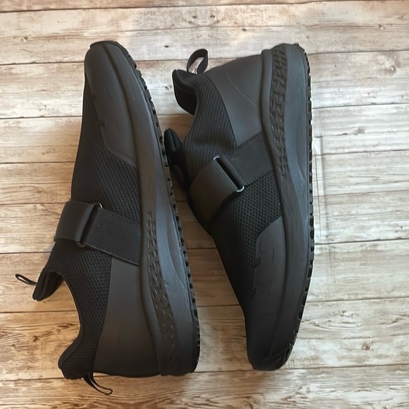 🆕 Men's Mesh Non Slip Work Shoes Slip On Casual Breathable Sneakers Footwear 11 - Picture 7 of 11